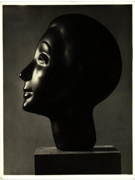 Dario Viterbo, La Reine, testa scolpita (1933)