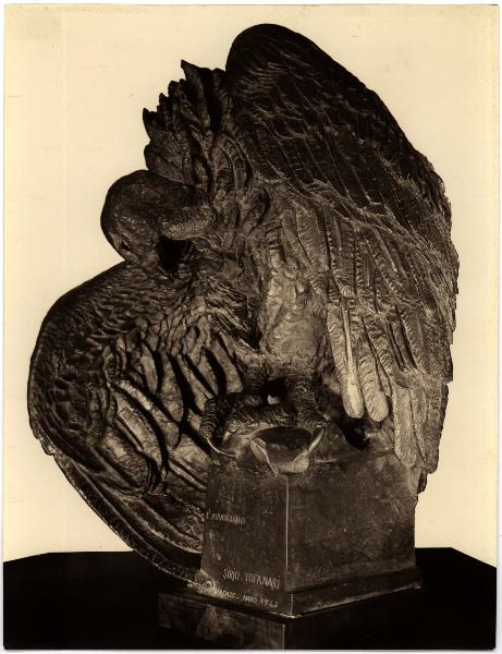 Sirio Tofanari, L'avvoltoio, scultura in bronzo (firenze, 1923).
