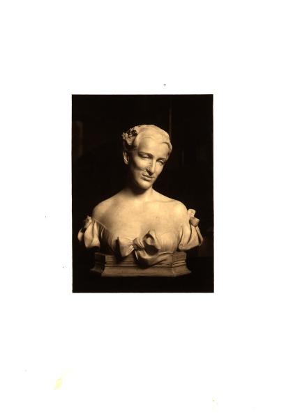 Achille Alberti, ritratto femminile, mezzo busto in marmo (1915).