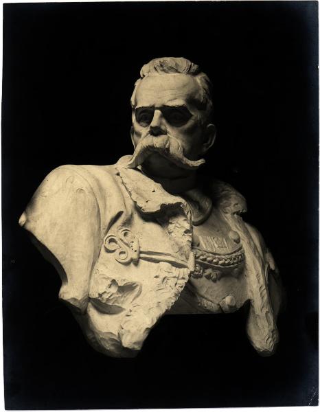 Achille Alberti, Re Umberto, mezzo busto in gesso.