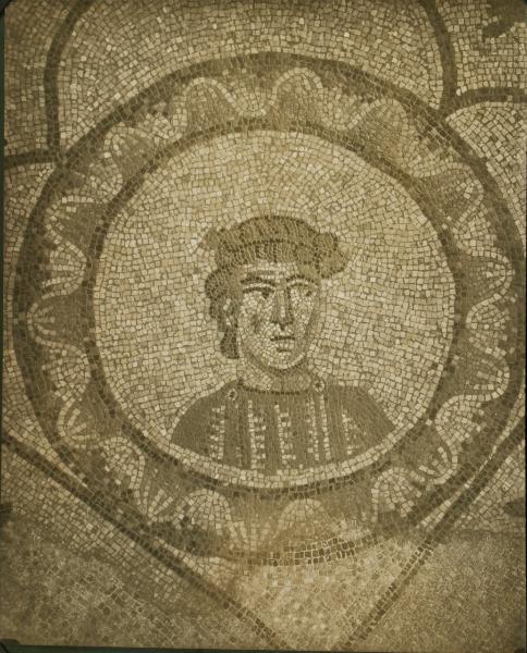Aquileia - Basilica. Particolare del mosaico pavimentale con il ritratto di un donatore (IV sec.).