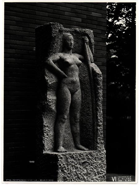 Milano - VI Triennale d'Arte. Guido Galletti, statua femminile, scultura in marmo.