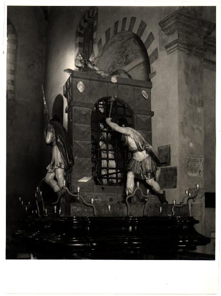Voltri - Chiesa di S. Erasmo. Giambattista Garaventa, cassa processionale di S. Erasmo, ripresa posteriore, scultura lignea policroma (inizi XIX sec.).