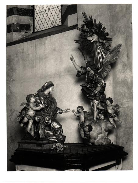 Savona - Confraternita di S. Domenico. Anton Maria Maragliano, Annunciazione, cassa processionale, scultura lignea policroma (1722).