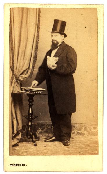 Ritratto maschile - Uomo con un cappello a tuba
