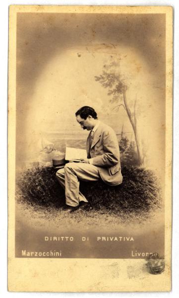 Ritratto maschie - Uomo seduto di profilo legge un libro