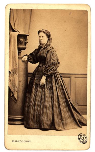 Ritratto femminile - Donna in abito a quadretti