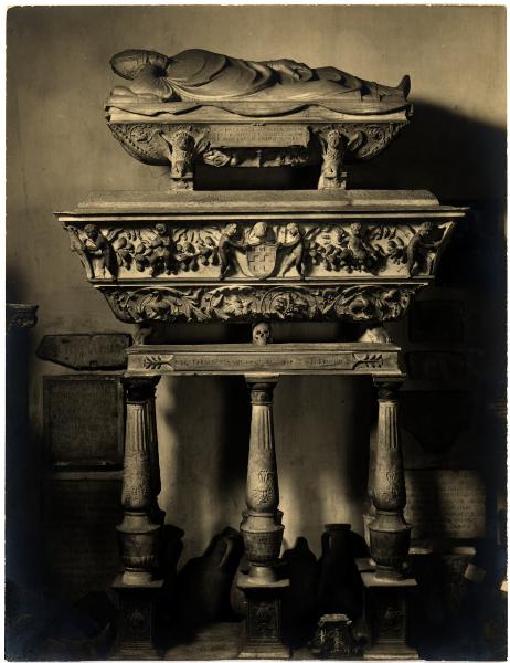 Milano - Castello Sforzesco. Civici Musei, Andrea Fusina, monumento funebre del vescovo Bagaroto, scultura in marmo (1519).