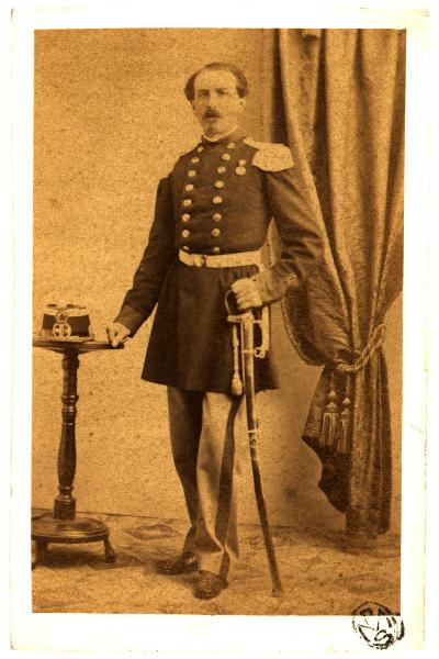 Ritratto maschile - Militare - Ufficiale con spada al fianco