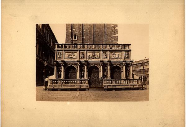 Venezia - Campanile di S. Marco. Veduta della loggetta alla base del campanile (1537-59).