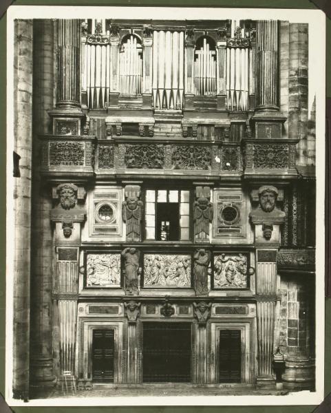 Milano - Duomo. Veduta dell'organo e del sottostante tornacoro.