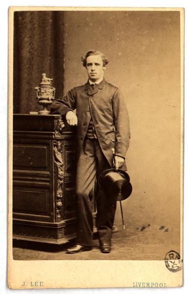 Ritratto maschile - Uomo con cappello a tuba e bastone da passeggio