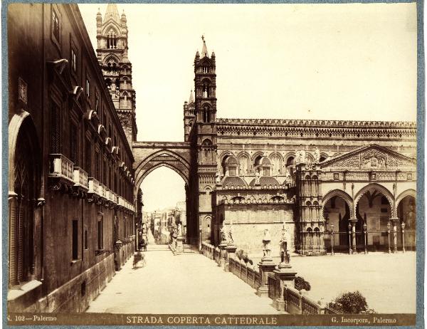 Palermo - Duomo. Veduta dalla piazza.