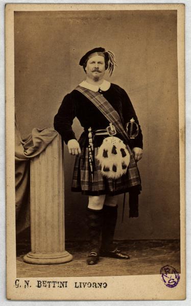 Ritratto maschile - Uomo in costume da scozzese
