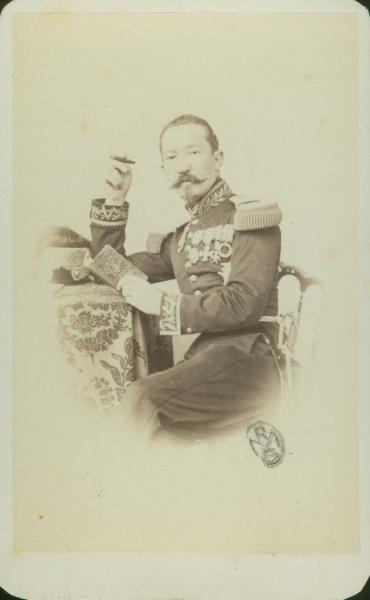 Ritratto maschile - Militare - Duca di Gallese seduto accanto a un tavolo