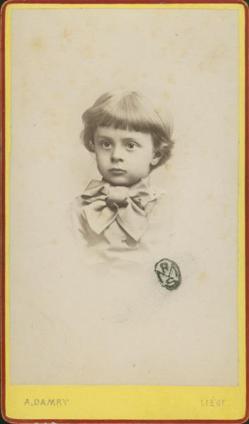 Ritratto infantile - Bambino con un grande fiocco al collo