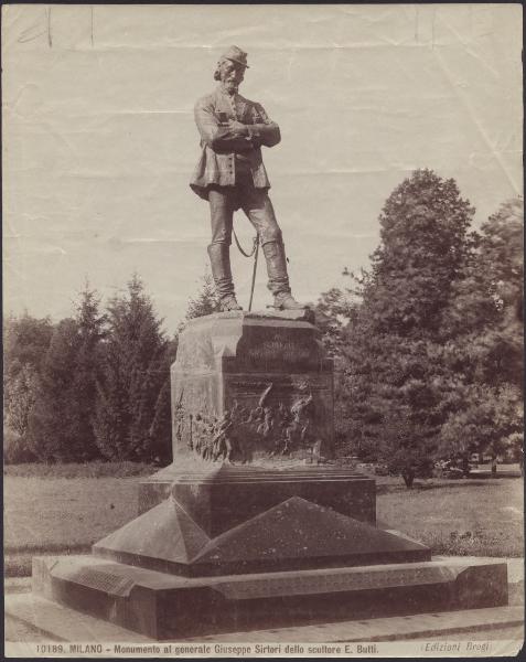 Milano - Giardini Pubblici. Enrico Butti, monumento al generale Giuseppe Sirtori, scultura in bronzo (1892).