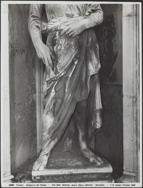Firenze - Museo dell'Opera del Duomo. Donatello, S. Giovanni Battista, particolare inferiore della figura, scultura in pietra (1423-27).