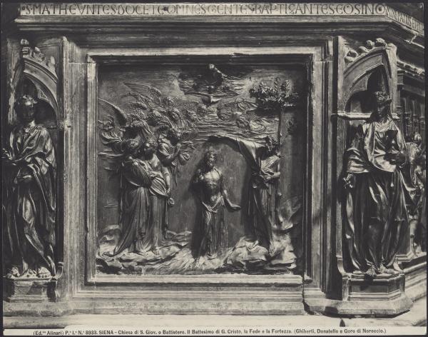 Siena - Battistero. Fonte battesimale, Lorenzo Ghiberti, Battesimo di Cristo, bassorilievo in bronzo (1427) tra le statue della Prudenza di Giovanni di Turino e della Fede di Donatello.