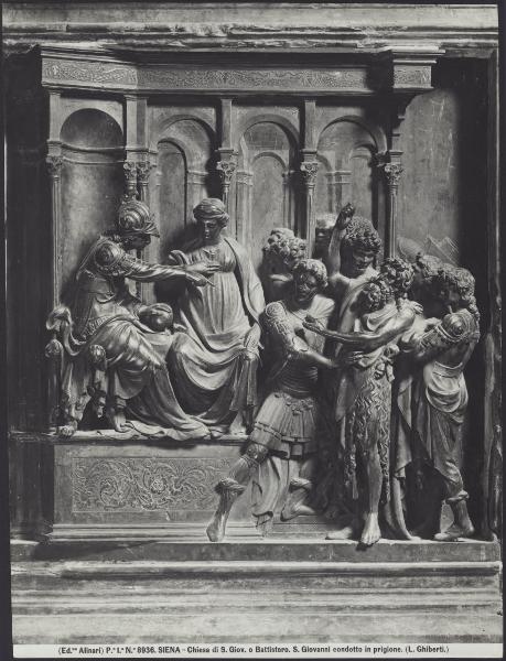 Siena - Battistero. Fonte battesimale, Lorenzo Ghiberti, Cattura del Battista, rilievo in bronzo (1427)