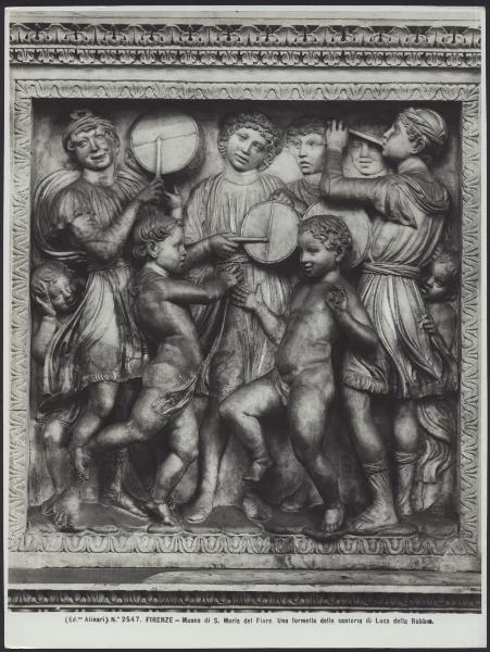 Firenze - Museo dell'Opera del Duomo. Luca della Robbia, fanciulli e putti che suonano e ballano, formella della cantoria, bassorilievo (1431-38).