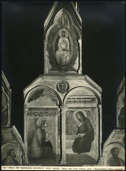 Arezzo - Pieve di Santa Maria. Pietro Lorenzetti, Annunciazione e sopra l'Assunta, particolare del polittico dell'altare maggiore, tempera su tavola (1320).