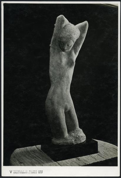 Milano - V Triennale d'Arte. Italo Griselli, torso di adolescente, scultura in materiale refrattario realizzata nello stabilimento della Società Ceramica Richard Ginori.
