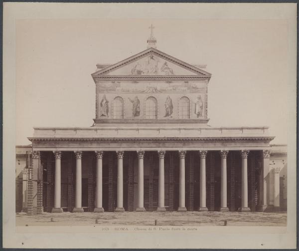 Roma - Basilica di S. Paolo fuori le Mura. Veduta della facciata con il pronao quasi a fine costruzione.