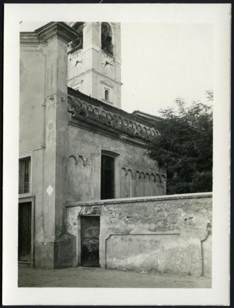 Vicolungo - Chiesa parrocchiale di S. Giorgio. Esterno, particolare del fianco destro.