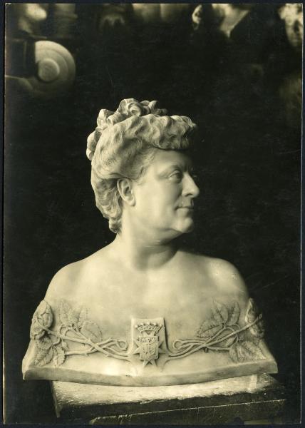 Napoli - Studio dell'artista. Filippo Cifariello, la Baronessa Marincola, busto in marmo.