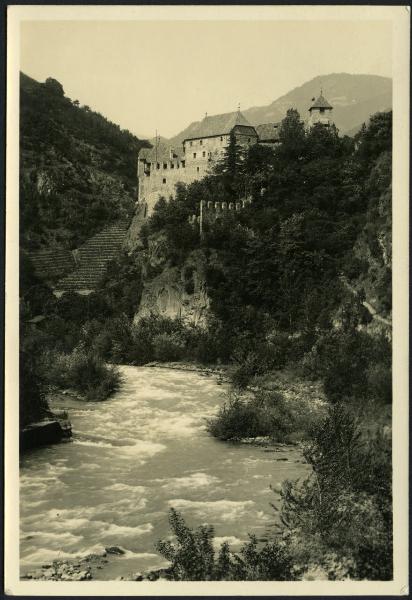 Bolzano - Castel Roncolo. Veduta del castello dal torrente.