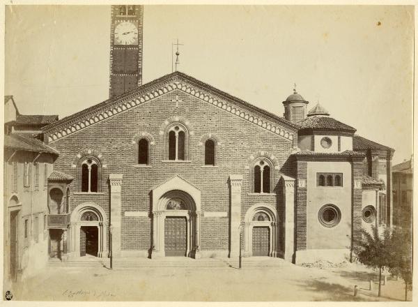 Milano - Basilica di S. Eustorgio - facciata restaurata