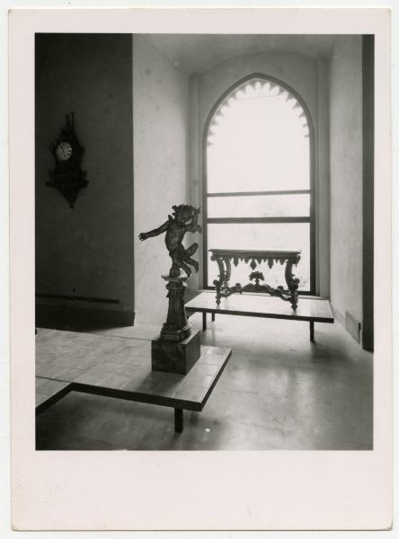 Milano - Castello Sforzesco - Musei Civici - Sala XXV (già Appartamento Ducale al primo piano, oggi sala 19) - Esposizione dei mobili - Allestimento BBPR (1956)