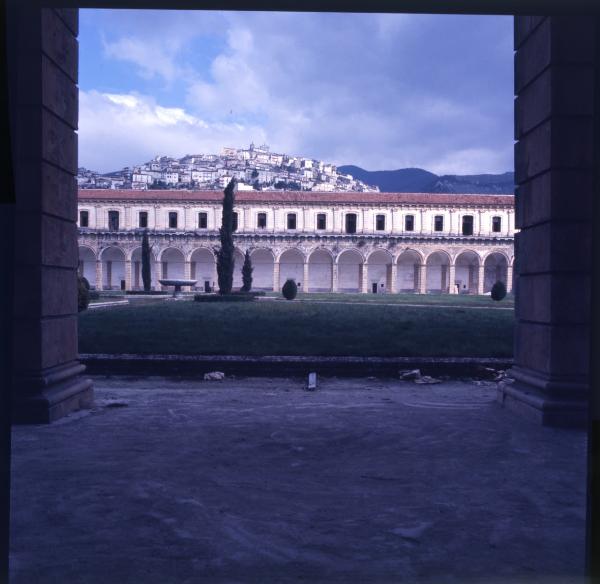 Campania - Padula - Certosa di San Lorenzo - chiostro grande