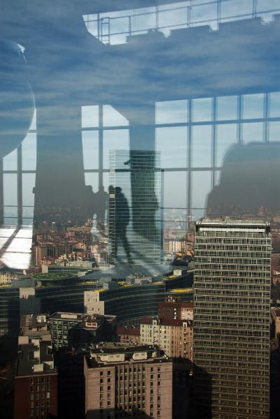Milano - Veduta dal Grattacielo Pirelli - Figure riflesse nel vetro