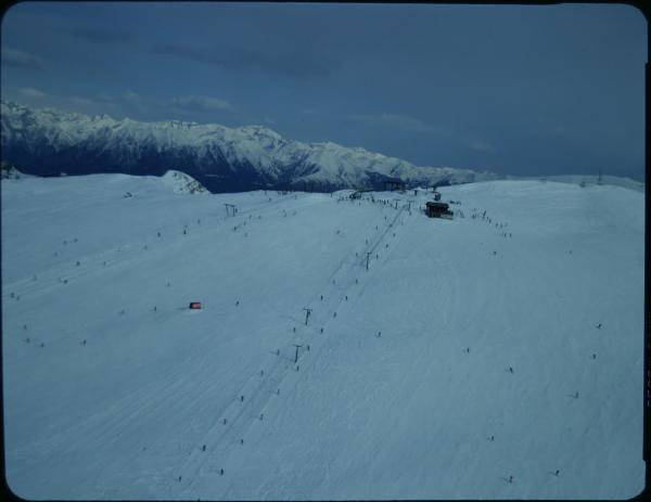 Val Seriana. Monte Pora. Campi da sci. Impianti di risalita. Veduta aerea.