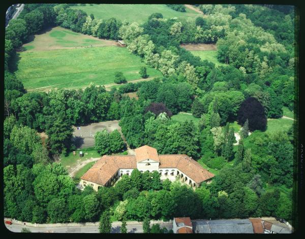 Vedano al Lambro (Monza). Complesso di Villa Litta. Veduta aerea.