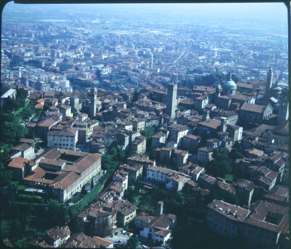 Bergamo. Città alta. Centro storico. Veduta aerea.
