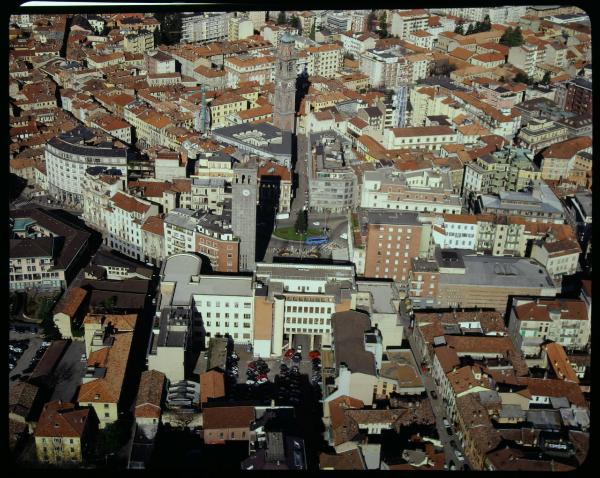 Varese. Centro cittadino. Piazza. Veduta aerea.