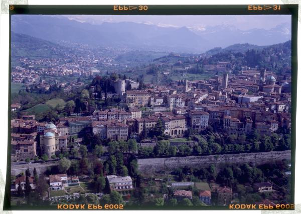 Bergamo. Città alta. Centro storico. Mura. Veduta panoramica. Veduta aerea.