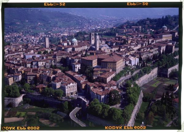 Bergamo. CittÃ  alta. Centro storico. Mura. Veduta panoramica. Veduta aerea.