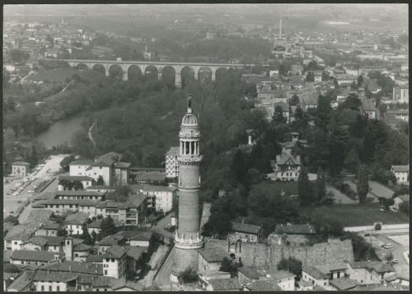 Palazzolo Sull'Oglio. Centro storico. Torre comunale. Veduta aerea.