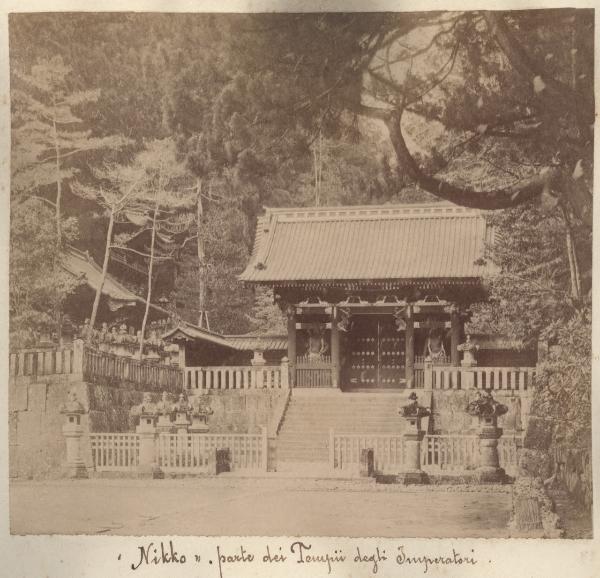 Giappone - Nikko - Santuario Shinto Taiyuin - Niomon - Ingresso di Nio - "Meisho"
