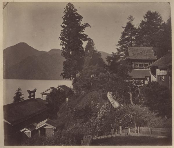 Giappone - Nikko - Lago Chuzenji - Santuario Shinto Futarasan - Torii - "Meisho"