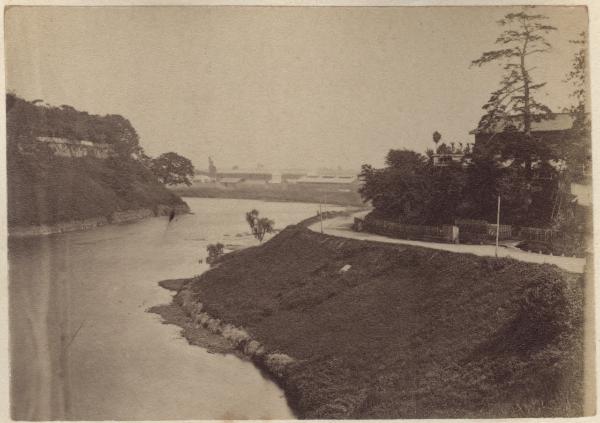 Giappone - Argine di un fiume - Palazzo dello Shogun ? - Fossato e bastione - "Meisho"