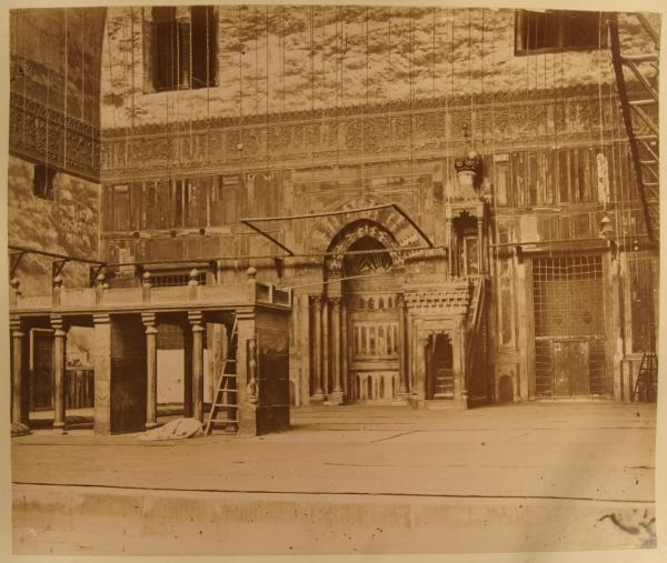 Egitto - Il Cairo - Cittadella (El Qala) - Moschea del Sultano Hassan - Interno - Muro della qibla - Nicchia del mihrab - Podio chiamato minbar -