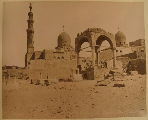 Egitto - Il Cairo - Città dei morti o cimitero arabo - Moschea del Sultano Qa'it Bey ? - Esterno - Edicola a portico