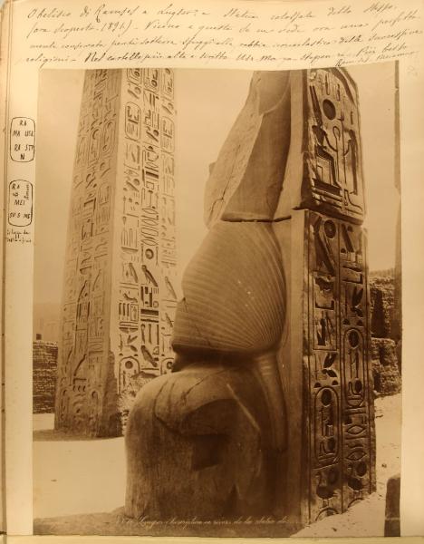 Egitto - Luxor - Tempio di Luxor - Obelisco di Ramses II - Statua colossale di Ramses II parzialmente sepolta - Geroglifici