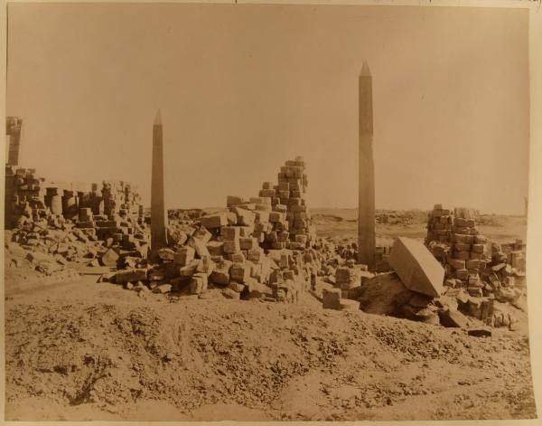 Egitto - Luxor dintorni - El-Karnak - Tempio di Karnak - Obelischi - Resti archeologici