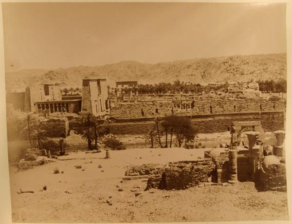 Egitto - Phile - Nilo - Isolotto - complesso di templi - Portico di Nectanebo - Piloni - Colonnato